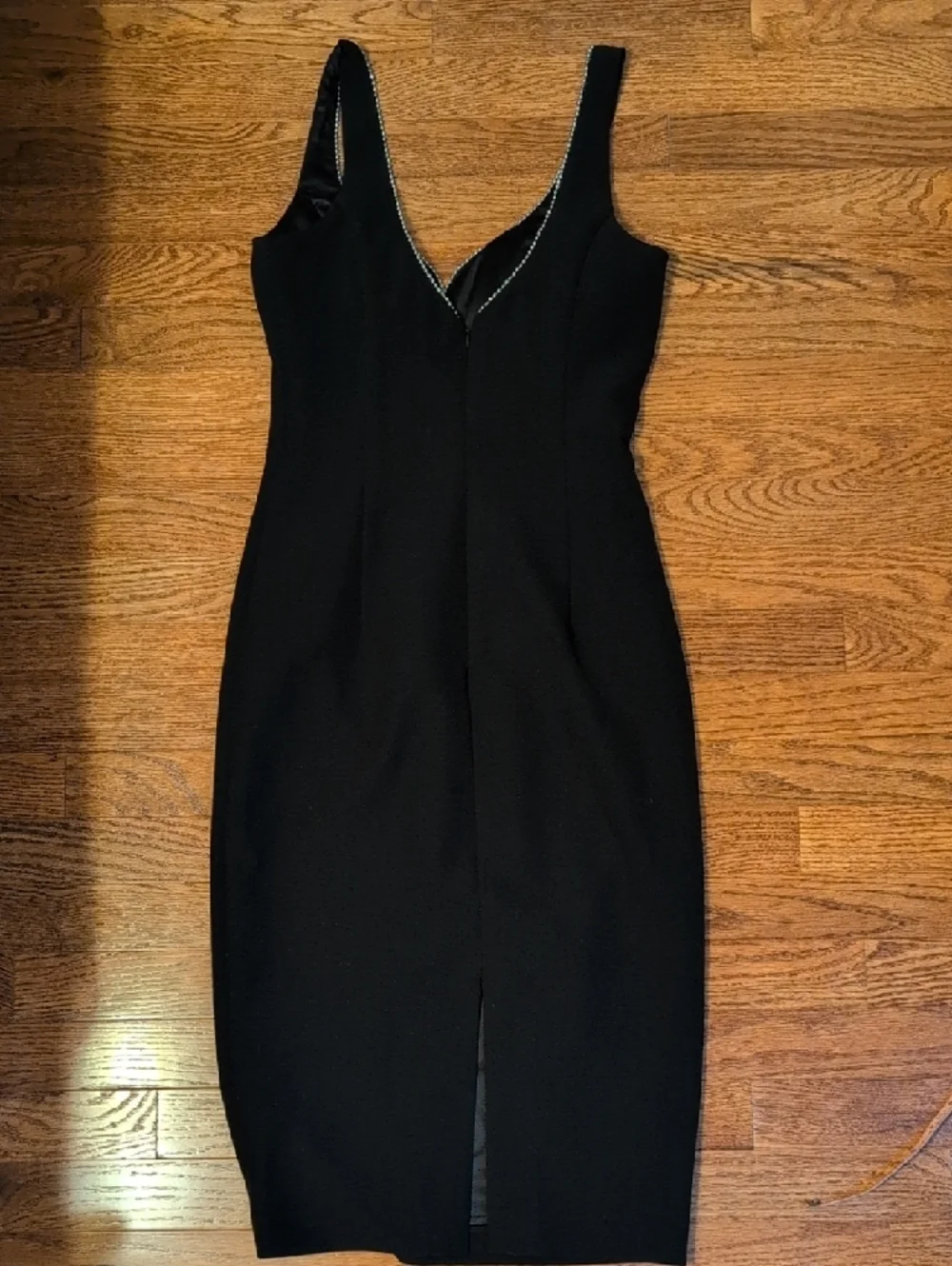 Elegant Black Body Con Midi Dress With Neck Details